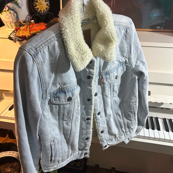 Levi's Light Wash Big E Denim Jacket with Cream Sherpa Collar Lining Size Small - Picture 8 of 16